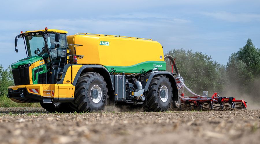 Oxbo AT5104 LNMS self-propelled applicator