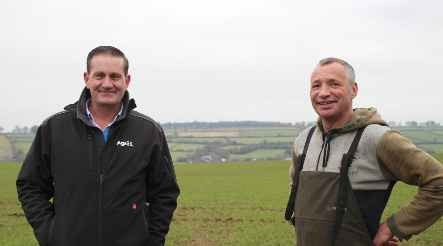 Image of Agrii agronomist Oliver Craddick and sheep farmer Robert Tucker