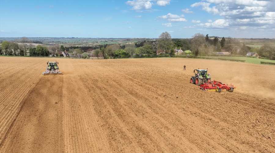 Fendt 600 vario in field